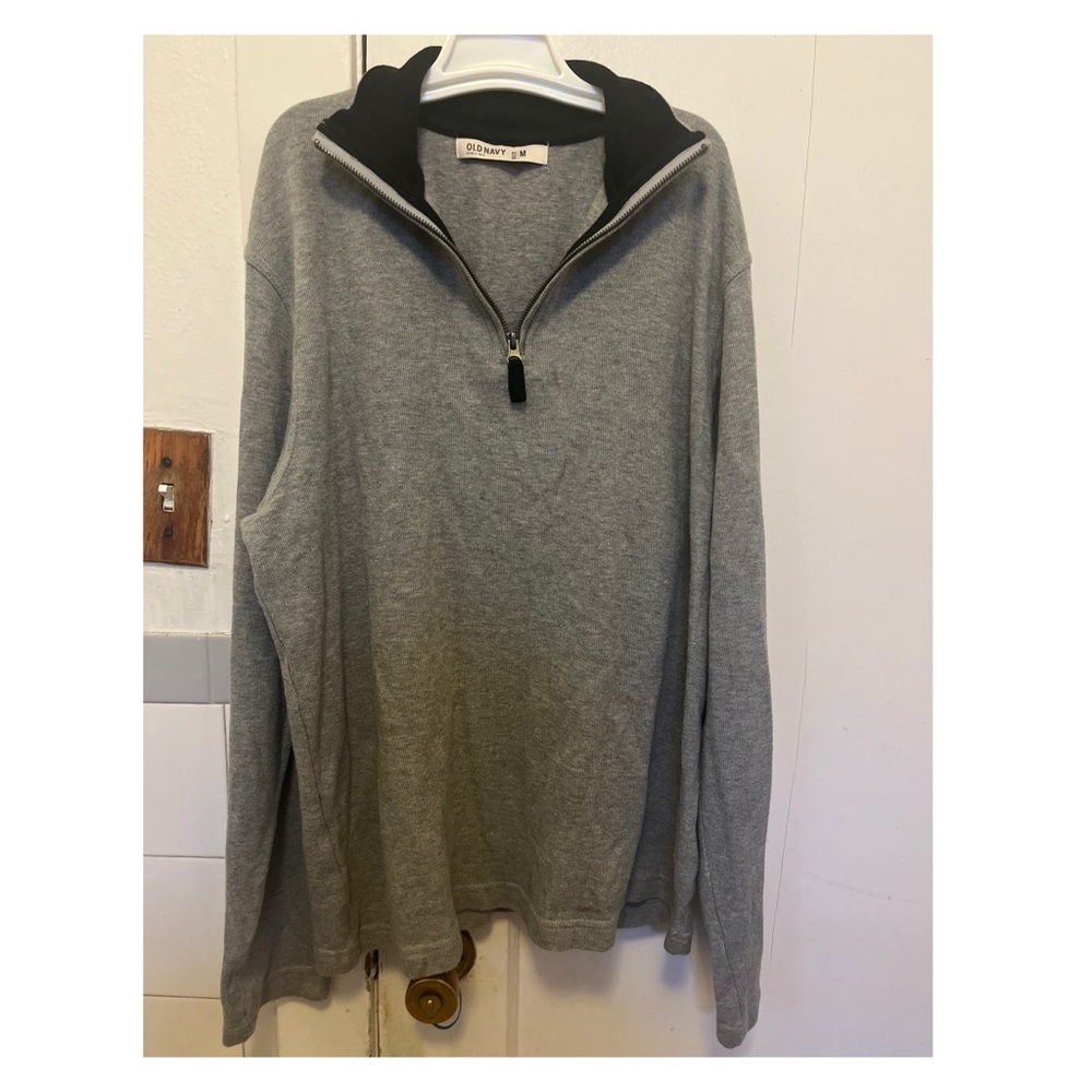 Men’s Old Navy gray pull over sweatshirt